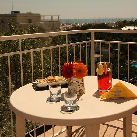 Hotel Santiago Milano Marittima Bagian luar foto