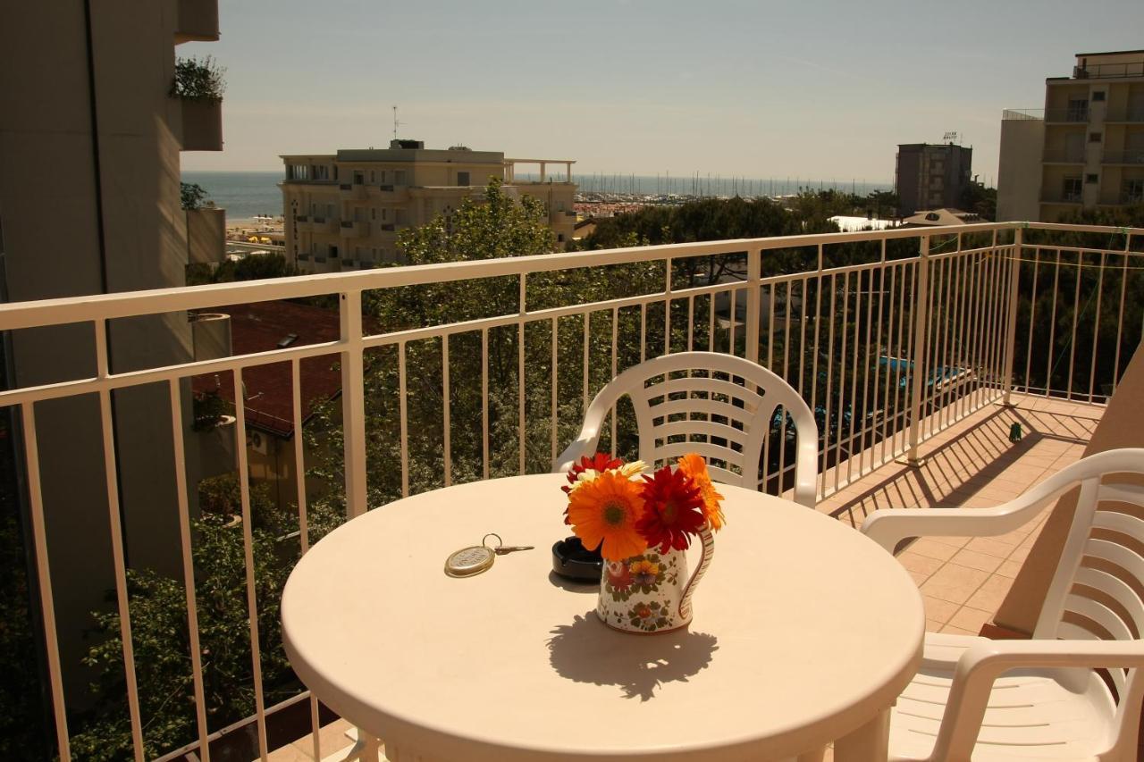Hotel Santiago Milano Marittima Bagian luar foto