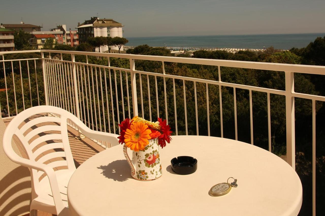 Hotel Santiago Milano Marittima Bagian luar foto