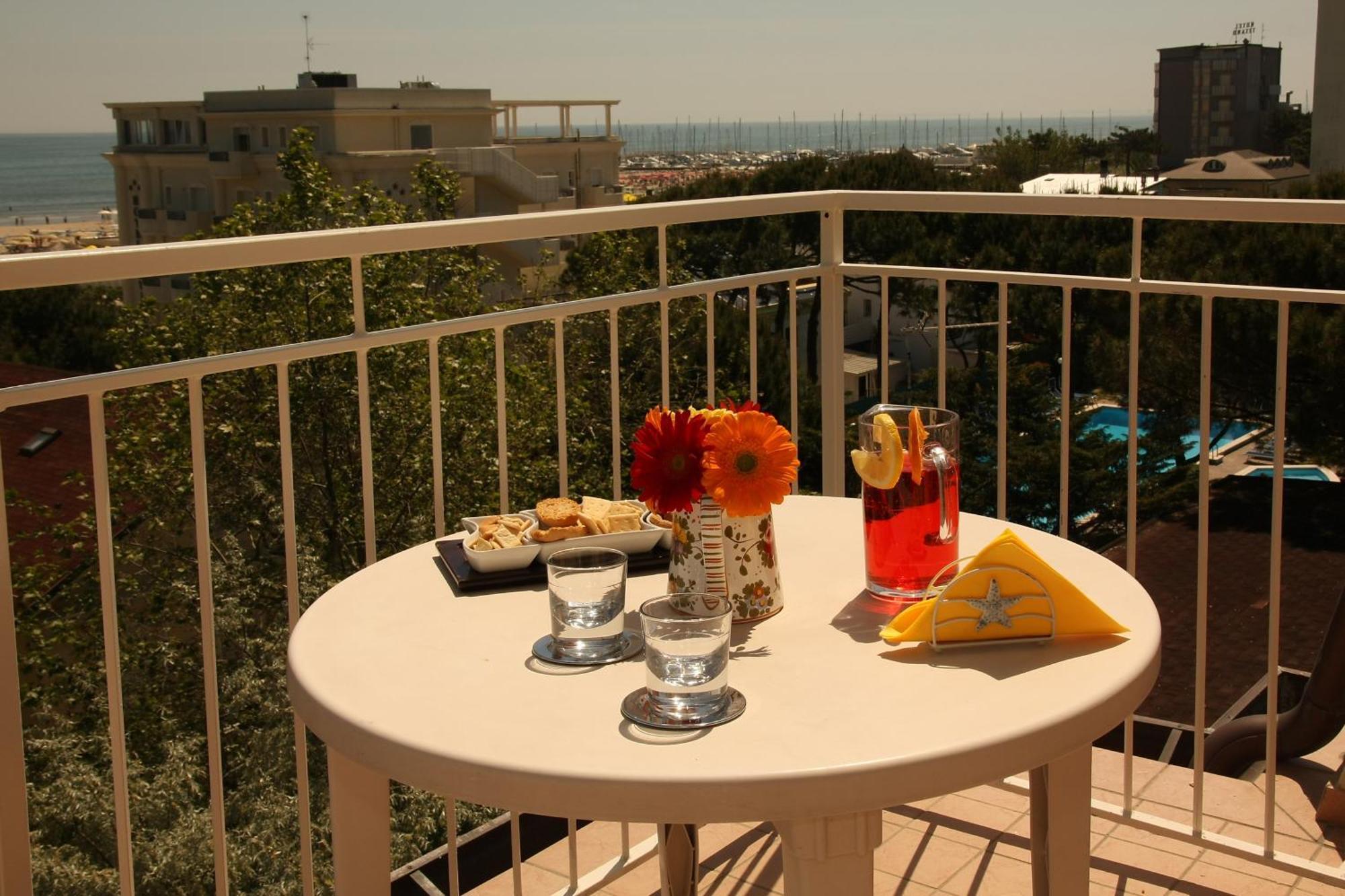 Hotel Santiago Milano Marittima Bagian luar foto