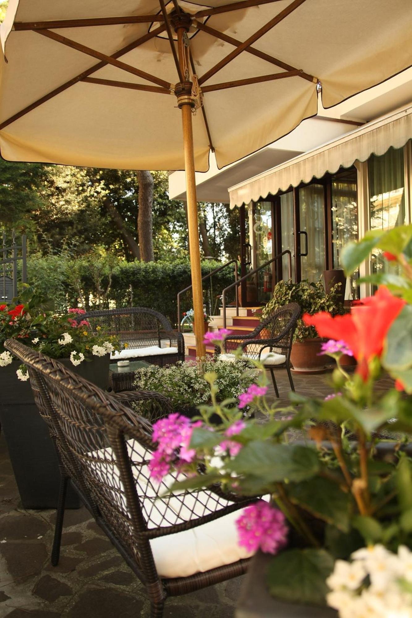 Hotel Santiago Milano Marittima Bagian luar foto