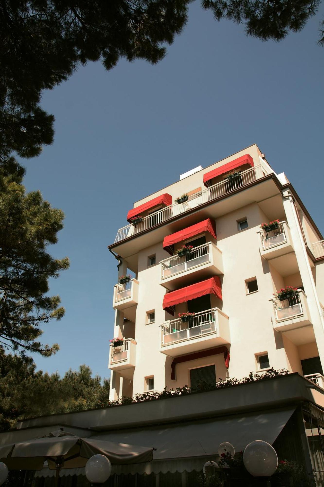 Hotel Santiago Milano Marittima Bagian luar foto