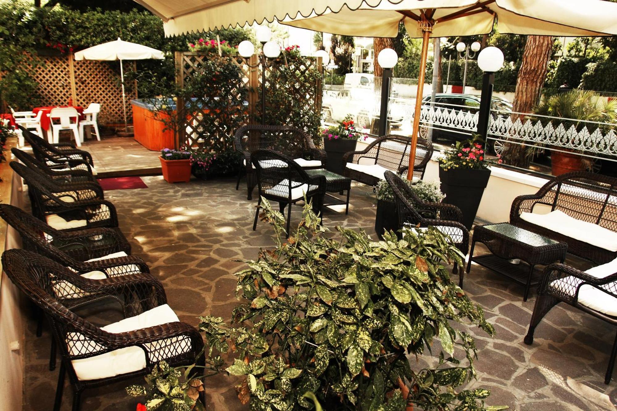 Hotel Santiago Milano Marittima Bagian luar foto
