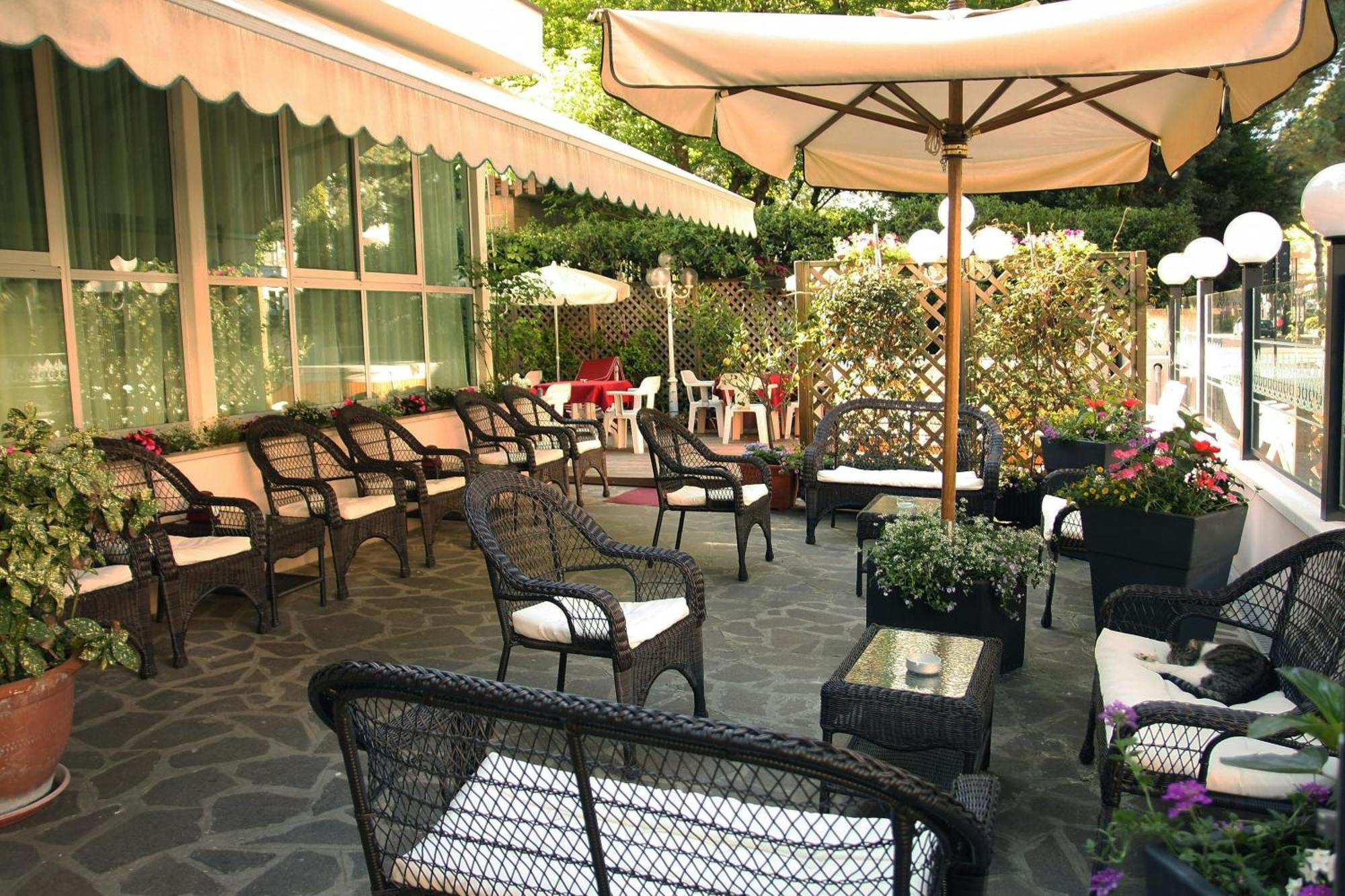 Hotel Santiago Milano Marittima Bagian luar foto