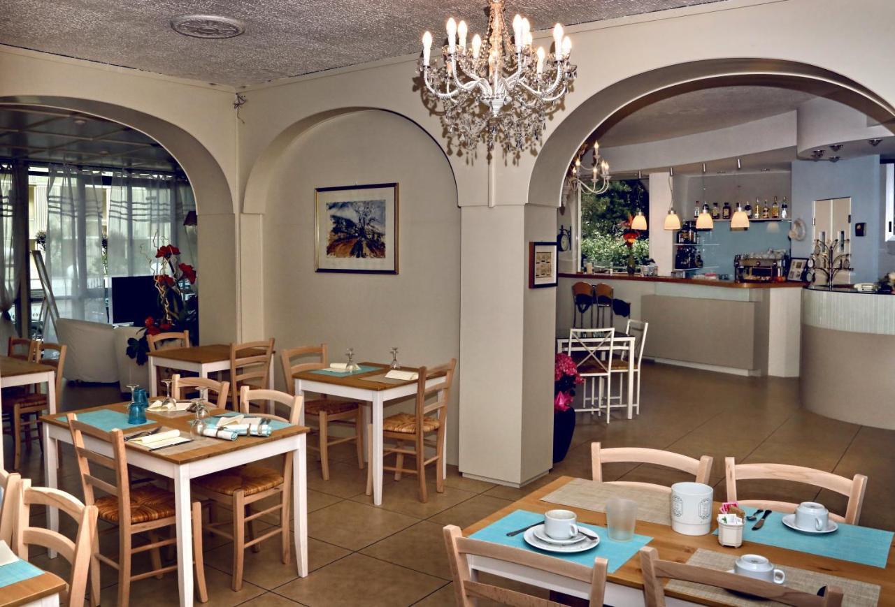 Hotel Santiago Milano Marittima Bagian luar foto